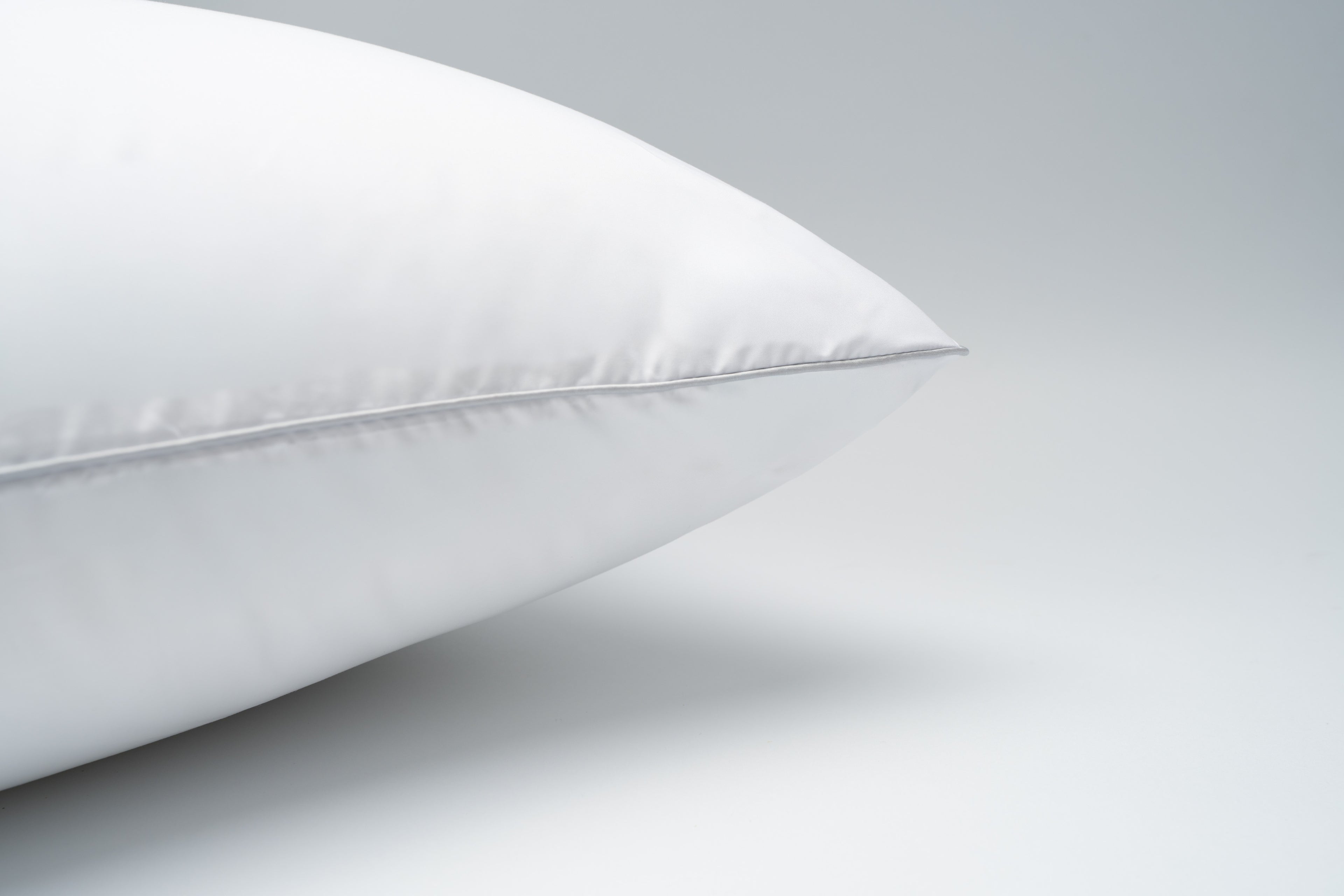 Akemi หมอน หมอนหนุน ใยสังเคราะห์ รุ่น Sleep Essentials Luxury Microfil Pillow