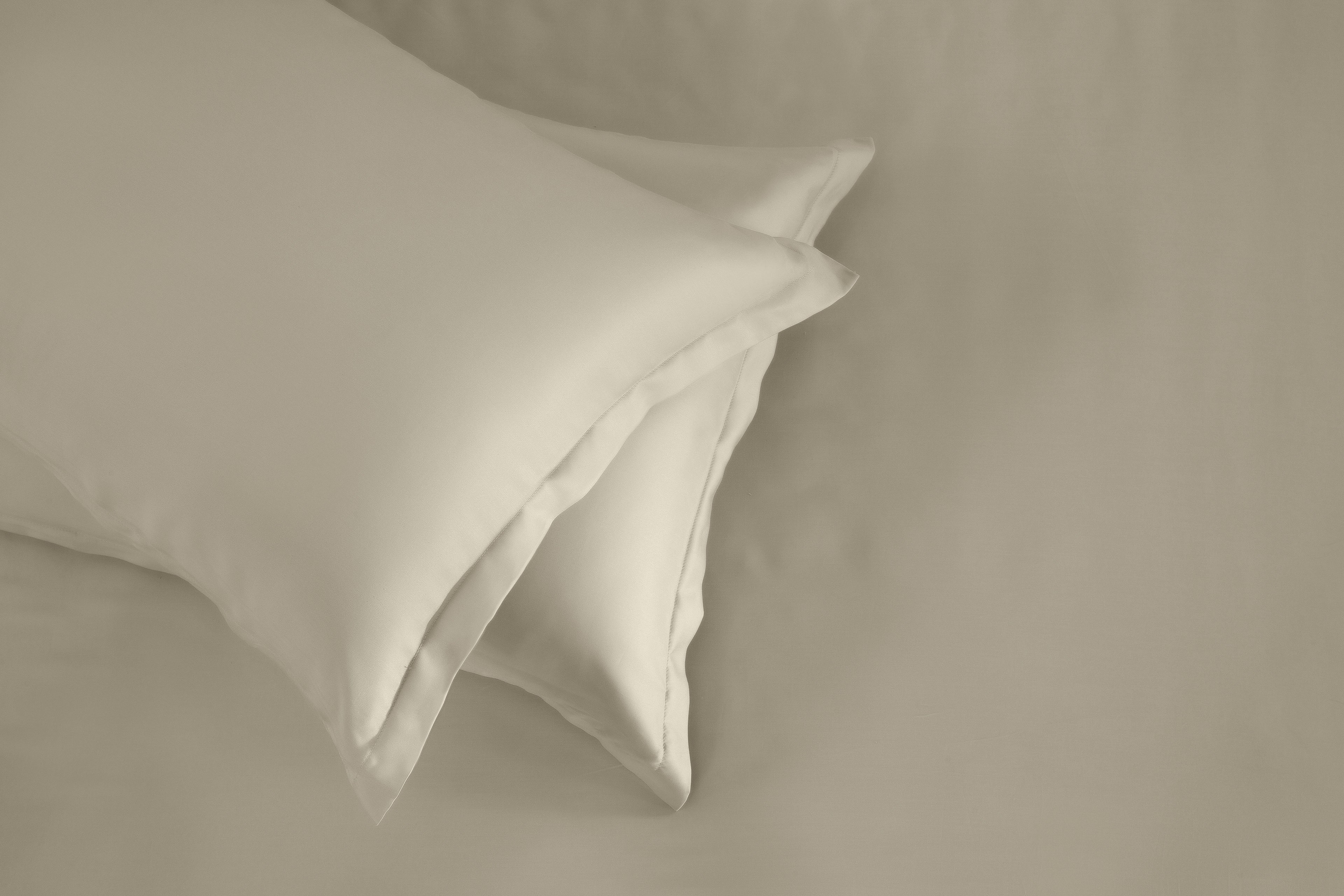 Akemi ชุดผ้าปูที่นอน TENCEL™ Lyocell Gladice Solid Collection 1300 เส้นด้าย