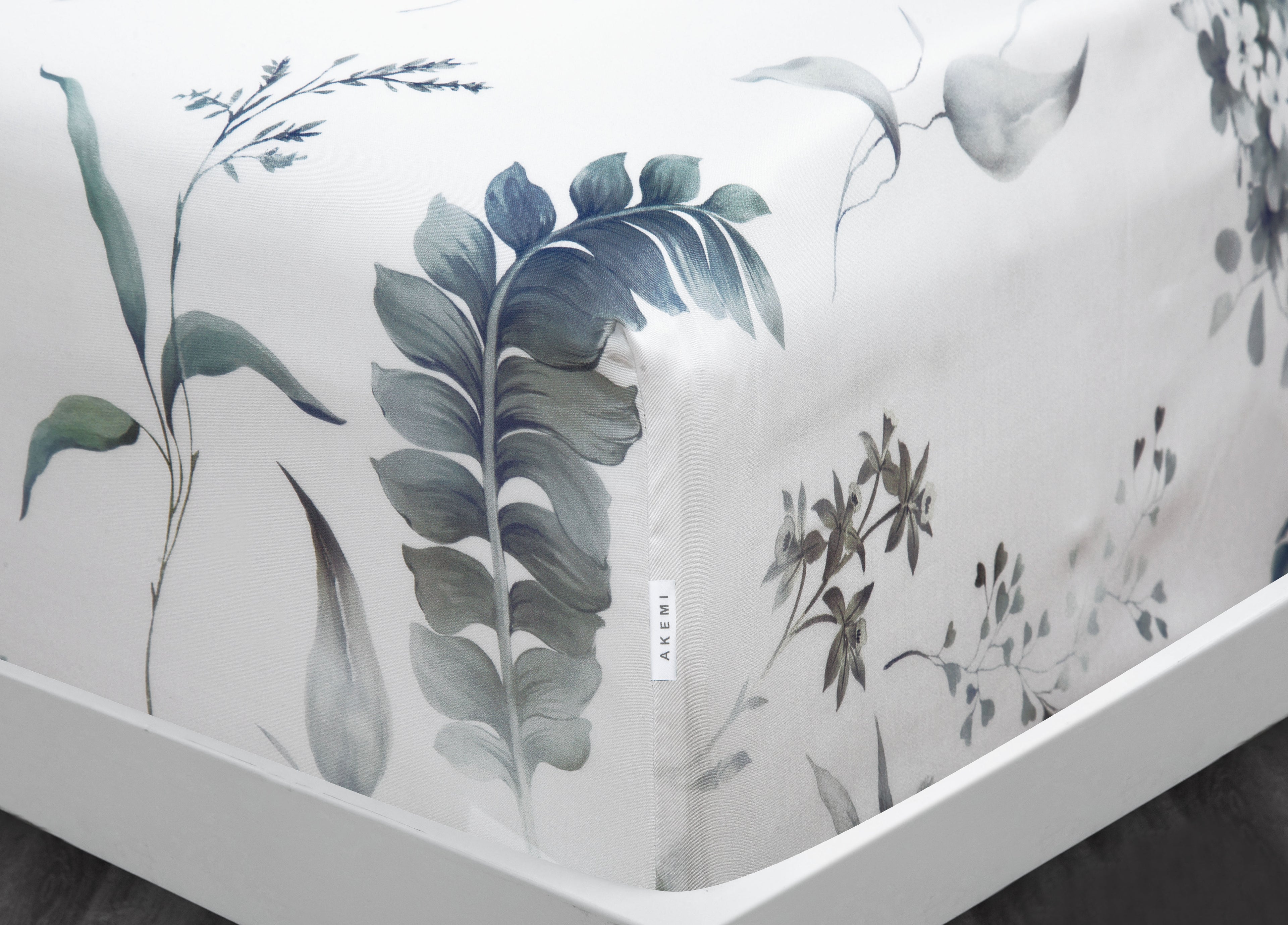 Akemi ชุดผ้าปูที่นอน 6 ฟุต 5 ชิ้น TENCEL™ HeiQ Allergen Serene Prints Collection 1200 เส้นด้าย