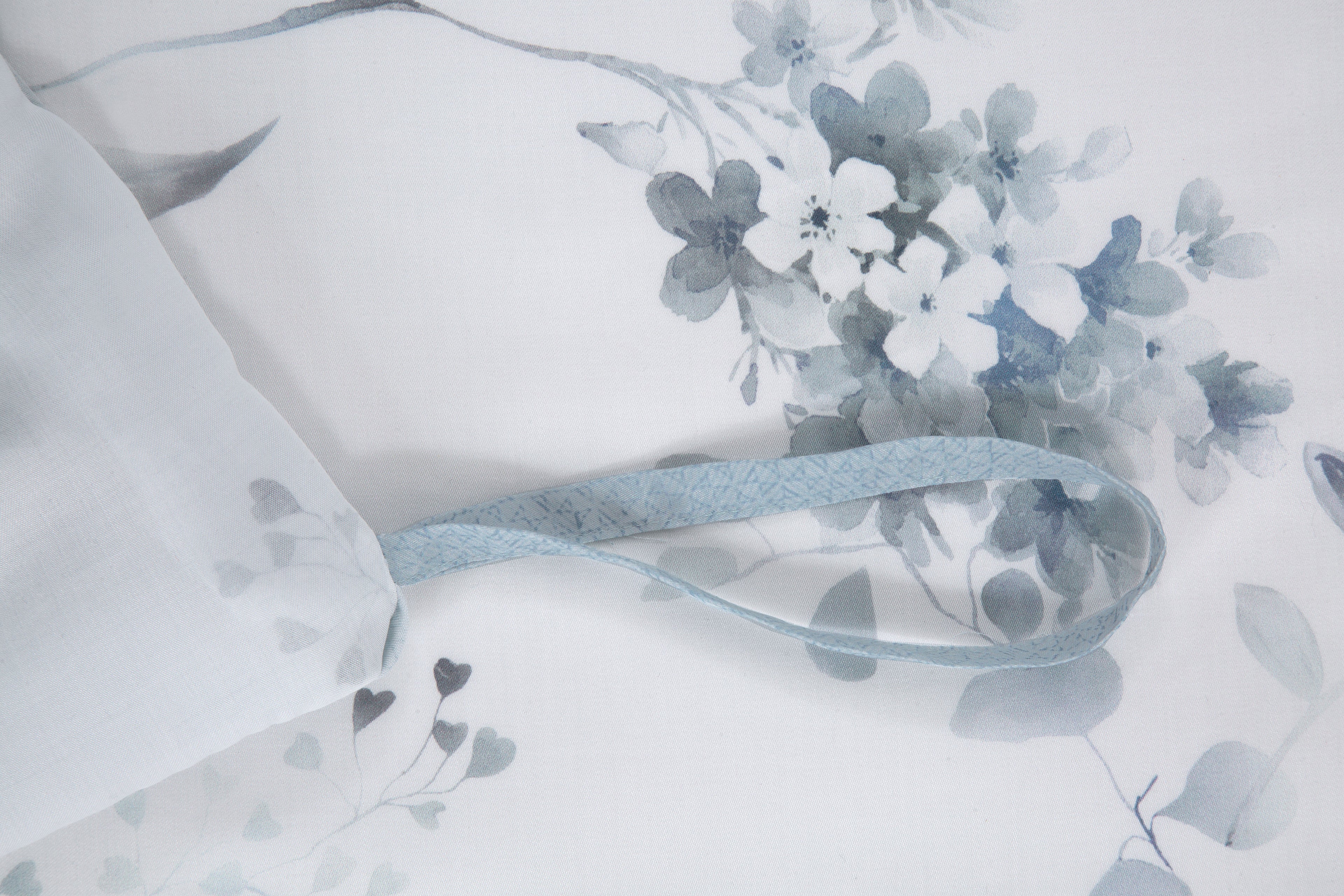 Akemi ชุดผ้าปูที่นอน 6 ฟุต 5 ชิ้น TENCEL™ HeiQ Allergen Serene Prints Collection 1200 เส้นด้าย